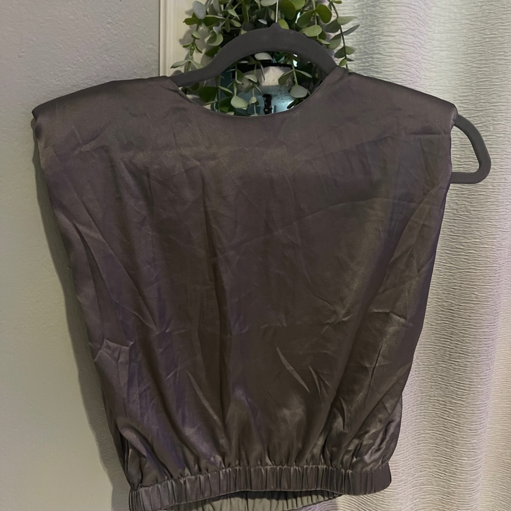 TCEC SATIN PADDED GRAY TOP